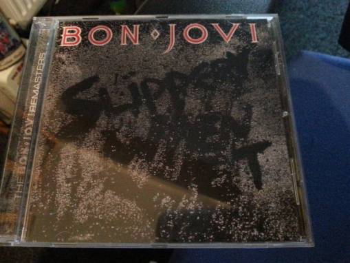 Okładka BON JOVI - SLIPPERY WHEN WET