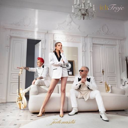 Okładka ICH TROJE - WYBIŁA JEDENASTA